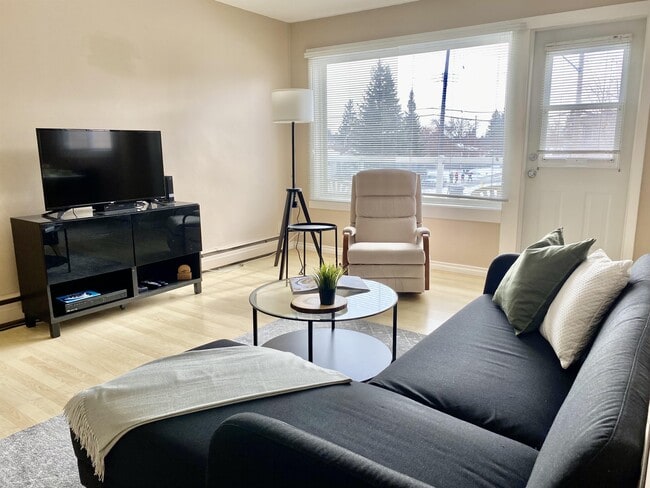 Building Photo - 9740-62 62 St NW