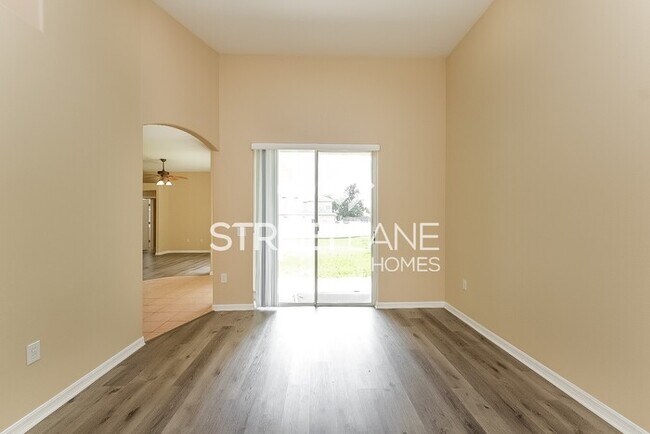 Building Photo - Charming 4 Bedroom in Valrico!