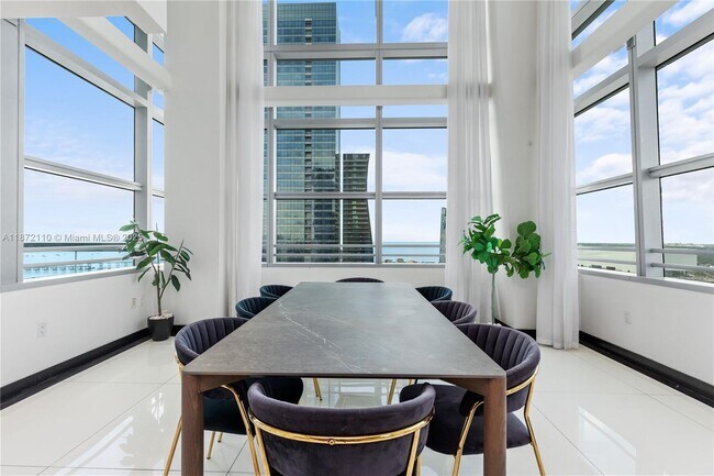 Foto del edificio - 1395 Brickell Ave