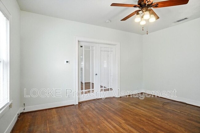Foto del edificio - 1806 Clover Ln