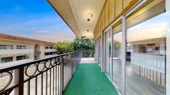 Foto del edificio - 4850 SW 63rd Terrace