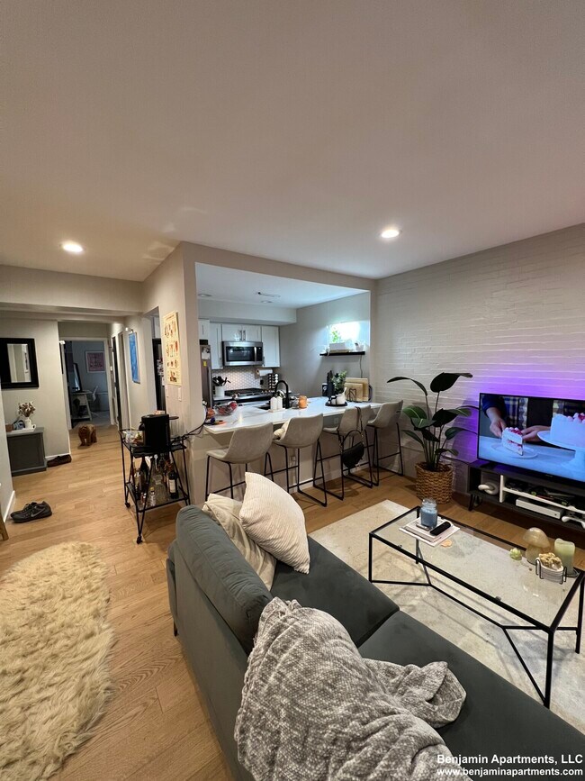 Foto del edificio - 210 Old Colony Ave