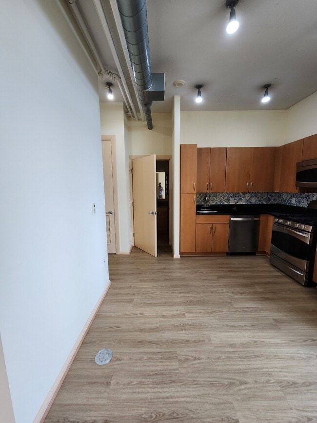 Building Photo - 811 4th St NW