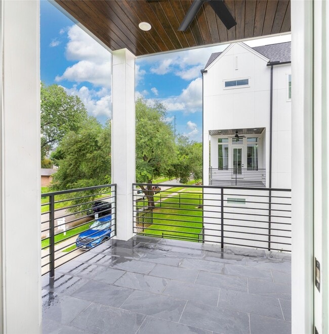 Building Photo - 1911 Lauderdale St