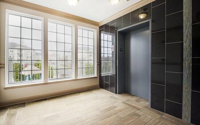 Foto del edificio - 3850 Clara Downey Ave