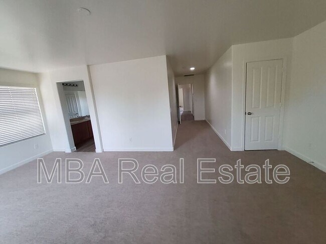 Building Photo - 7840 W Monte Vista Rd