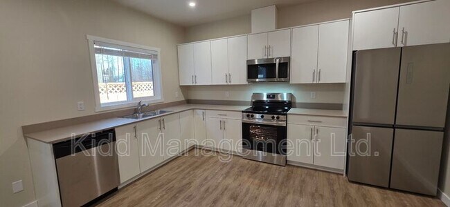 Photo du bâtiment - 5585 Kidd Pl