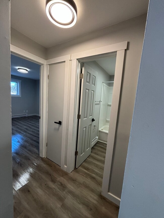 Building Photo - 30 Parkwood Dr