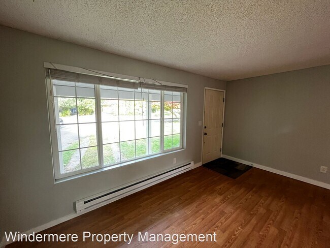 Building Photo - 3 br, 1 bath House - 19017 Karl Place NE