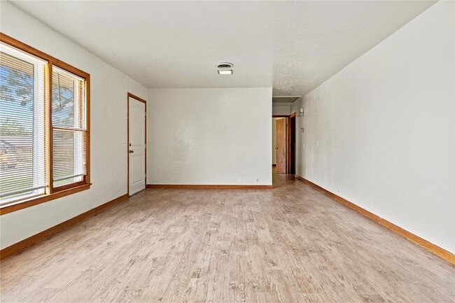 Building Photo - 1009 N Illinois St