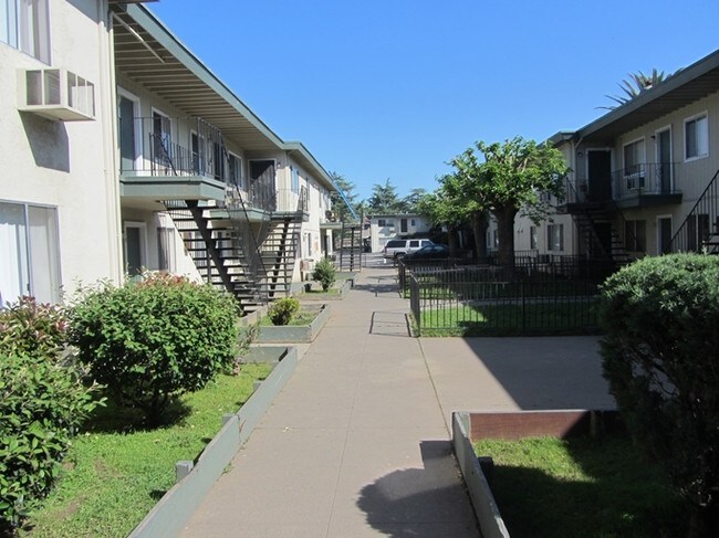 Building Photo - Fruitridge Glen Apartments