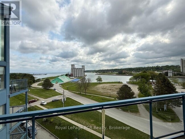Photo du bâtiment - 1455 2nd Ave W