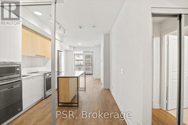 Building Photo - 30 Upper Mall Wy