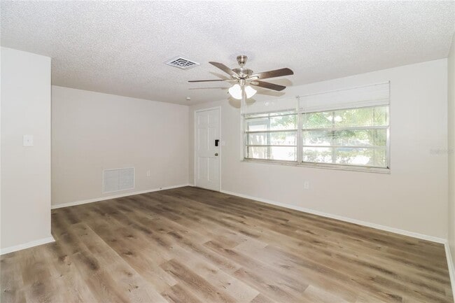 Building Photo - 6255 Maplewood Dr