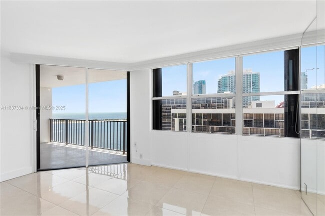 Building Photo - 1901 Brickell Ave
