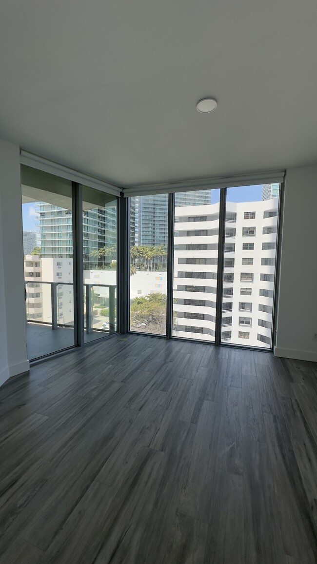 Building Photo - 1900 N Bayshore Dr