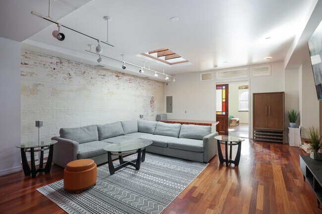 Foto del edificio - 330 Montgomery St