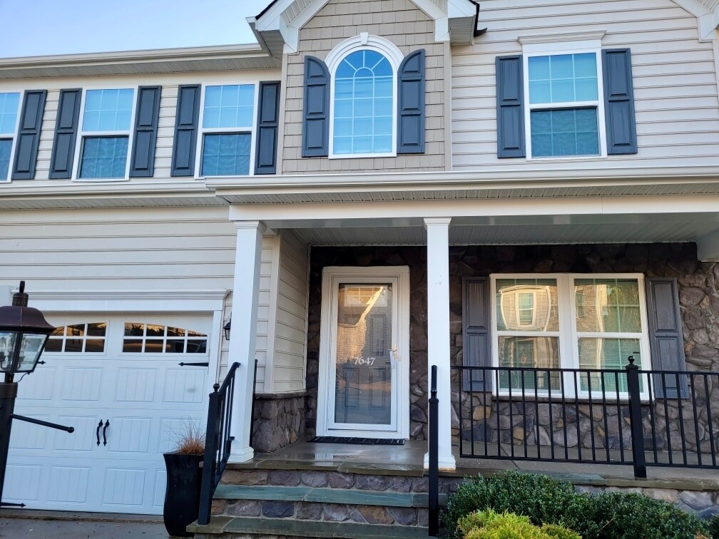 Primary Photo - 7647 N Franklins Way