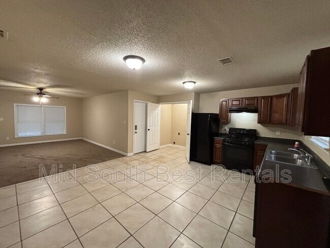 Foto del edificio - 4024 Pine Cone Dr