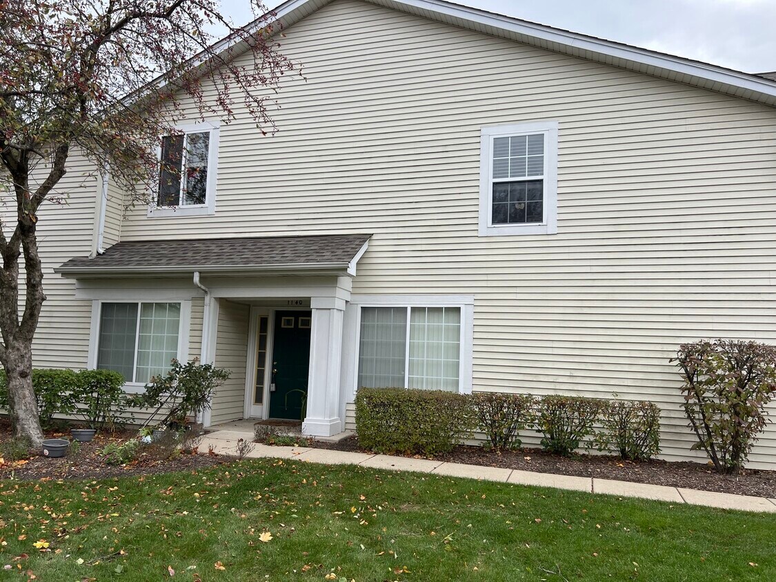 1140 Westminster Ln, Elk Grove Village, IL 60007 Townhome Rentals in