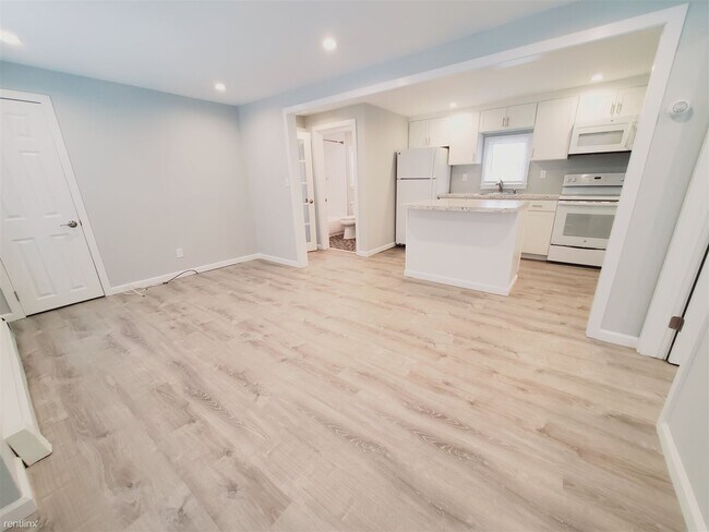 Building Photo - 2 br, 1 bath Condo - 20 Spring St Unit G1