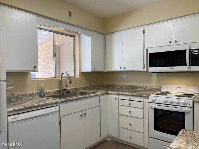 Building Photo - 2 br, 2 bath House - 6121 E Albany St