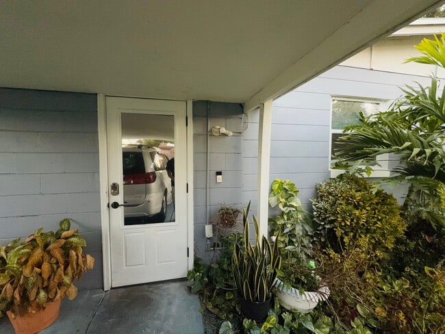 Foto del edificio - 2615 N Beaumont Ave