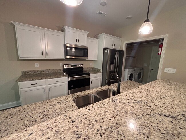 Building Photo - 337 Chase Dr