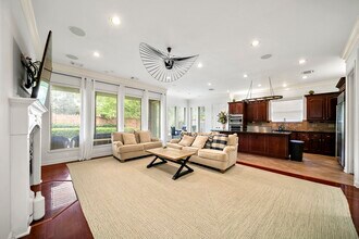 Building Photo - 11530 Legend Manor Dr