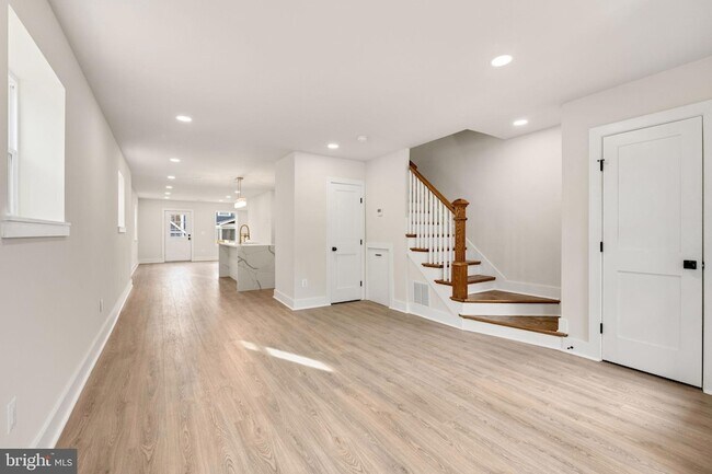 Building Photo - 113 Clifford Ave