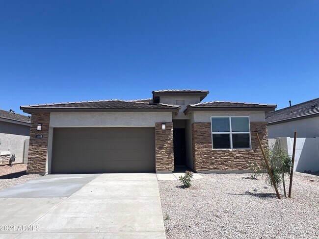 Foto del edificio - 15618 W Desert Hollow Dr