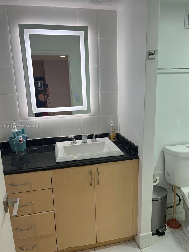 Foto del edificio - 100 Lincoln Rd