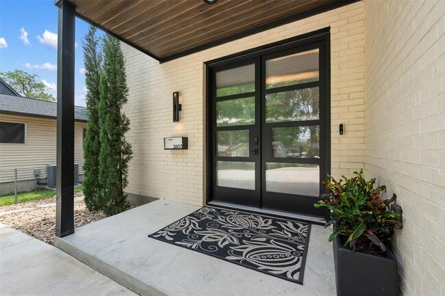 Building Photo - 2603 Euclid Ave