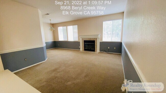 Foto del edificio - Comfortable Two Story Home