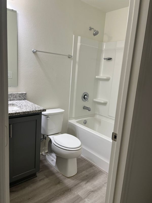 Building Photo - 661 Stoney Pointe Cir