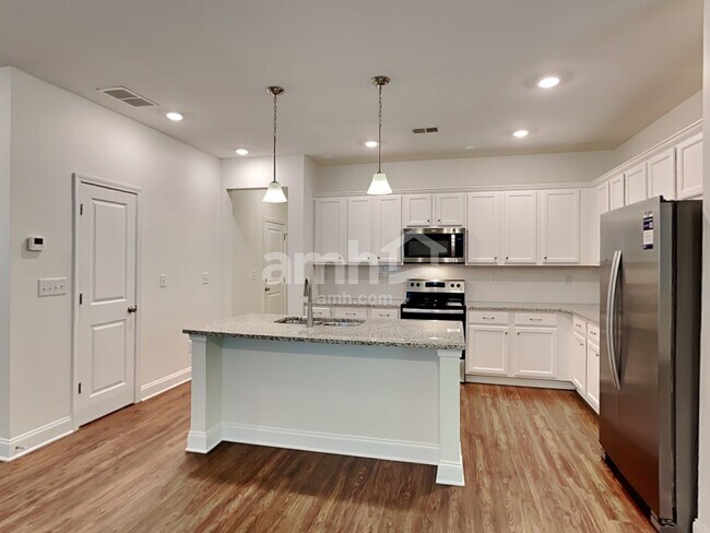 Building Photo - 5155 Smithbriar Dr