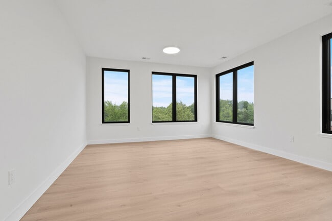 Building Photo - 407 Highland Ave