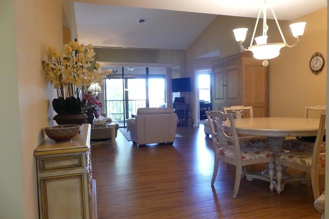 Building Photo - 5155 Europa Dr