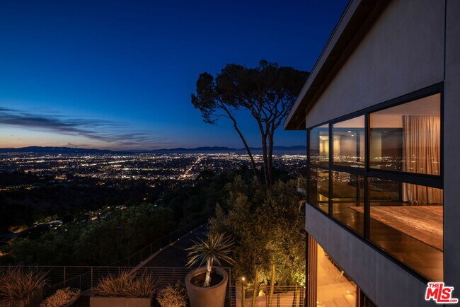 Foto del edificio - 3337 Beverly Ranch Rd