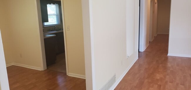 Building Photo - 3211 Martha Dr