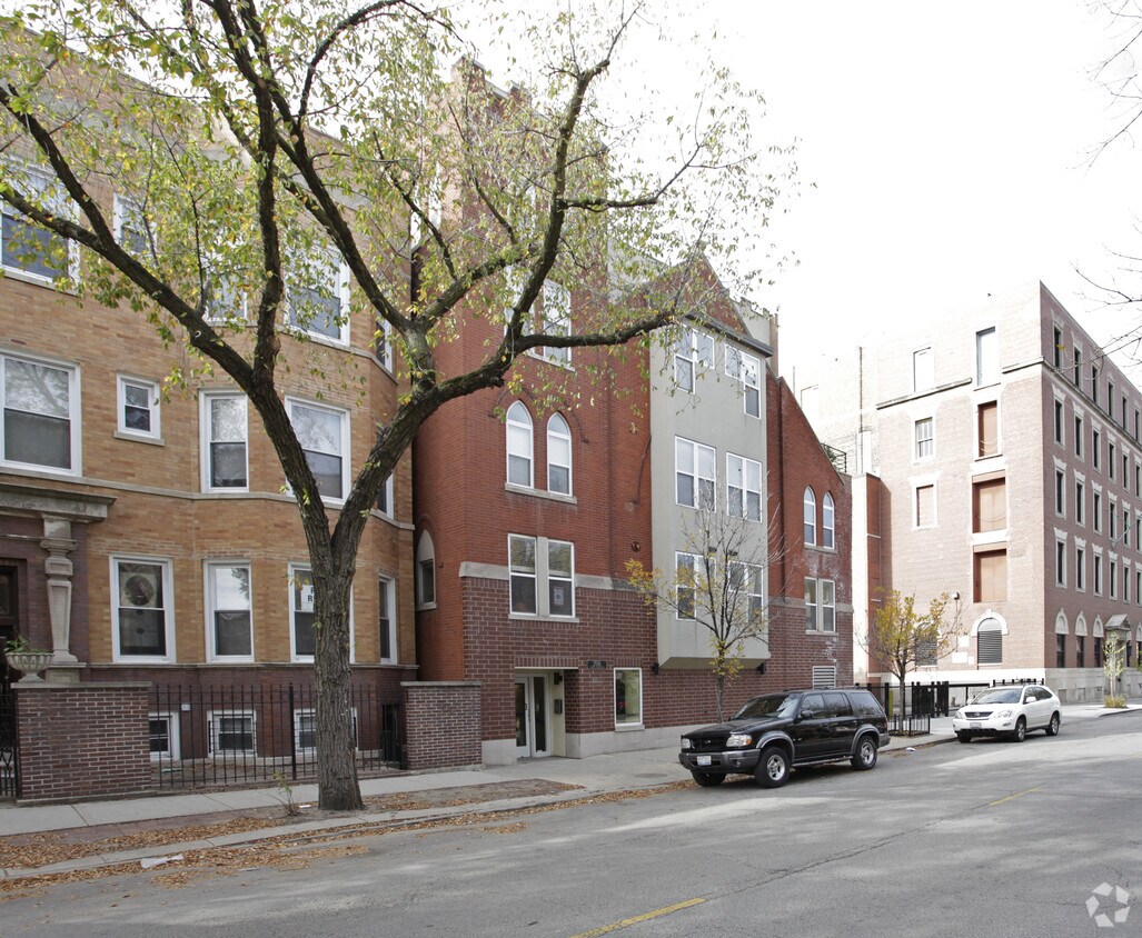 Building Photo - 3516 N Sheffield Ave