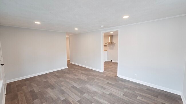 Building Photo - 64 Spruce St