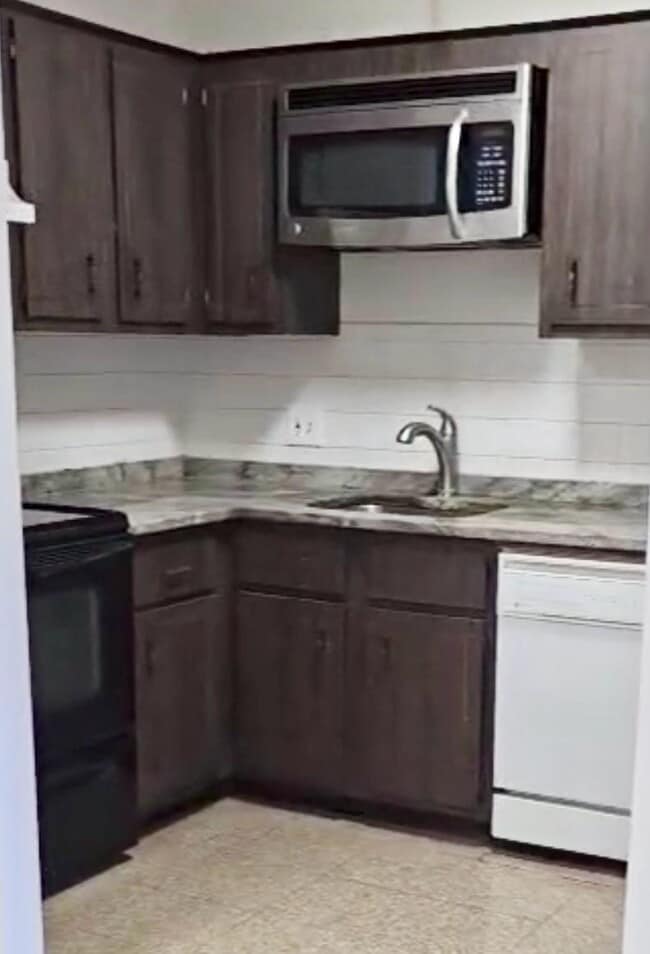 Building Photo - Apartments in Everett & Malden