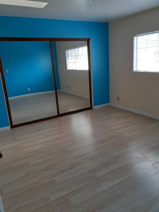 Building Photo - 417 N Glenwood Pl