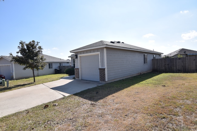 Foto del edificio - 2433 Stoneham Ct