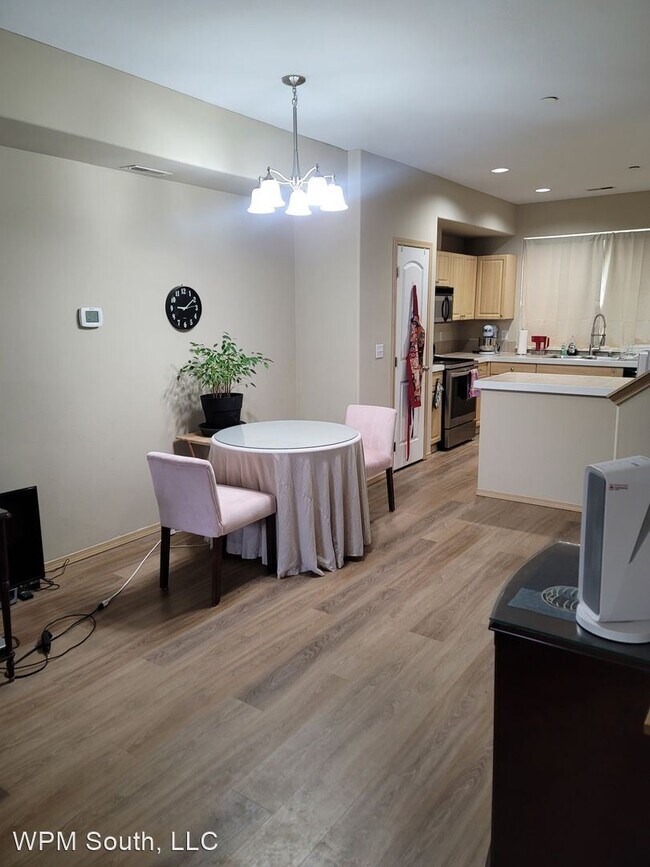 Building Photo - 3 br, 2 bath House - 2615 S 240th St, Unit...