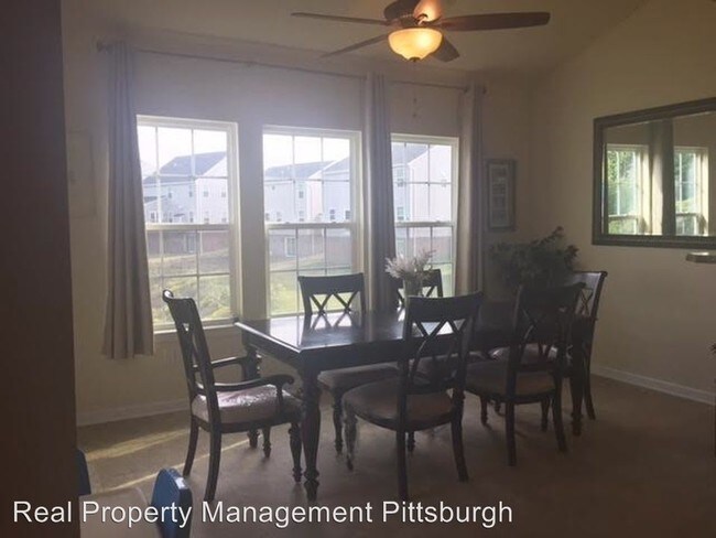 Foto del edificio - 241 Long Ridge Dr