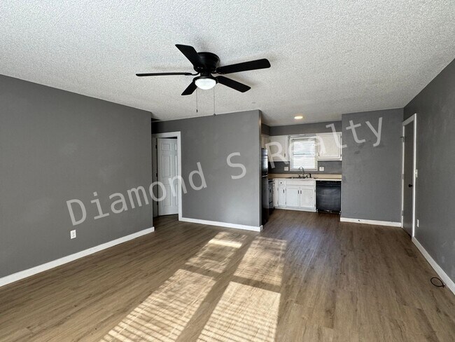 Foto del edificio - 1505 W Rainey St