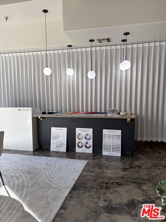 Building Photo - 711 S Olive St