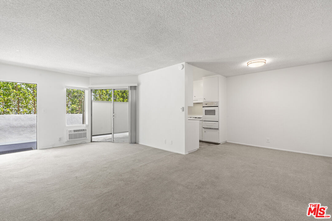 Primary Photo - 929 N San Vicente Blvd
